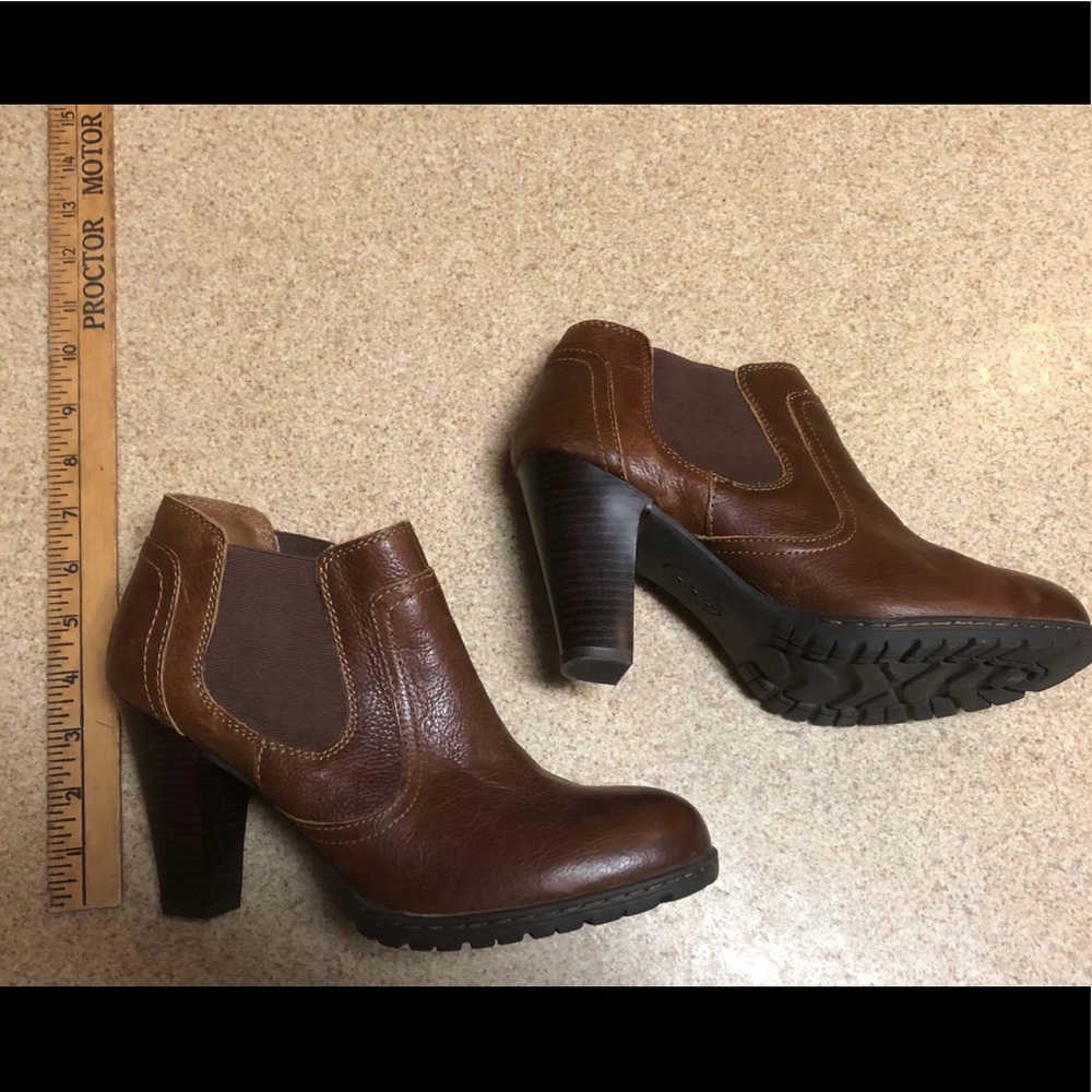 Born (BOC) high heel short leather boot